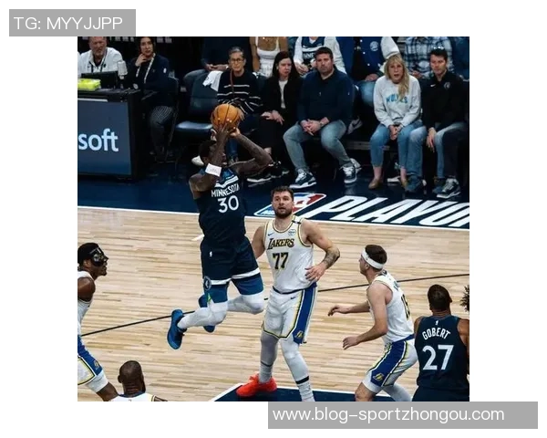 兰德尔第三节高效发力砍下17分助球队逆转局势展现领袖风范 兰德尔第三节高效发力砍下17分助球队逆转局势展现领袖风范